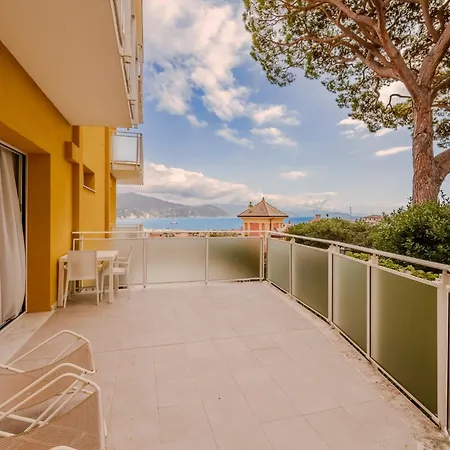 Отель Hotiday Santa Margherita Porto 4*